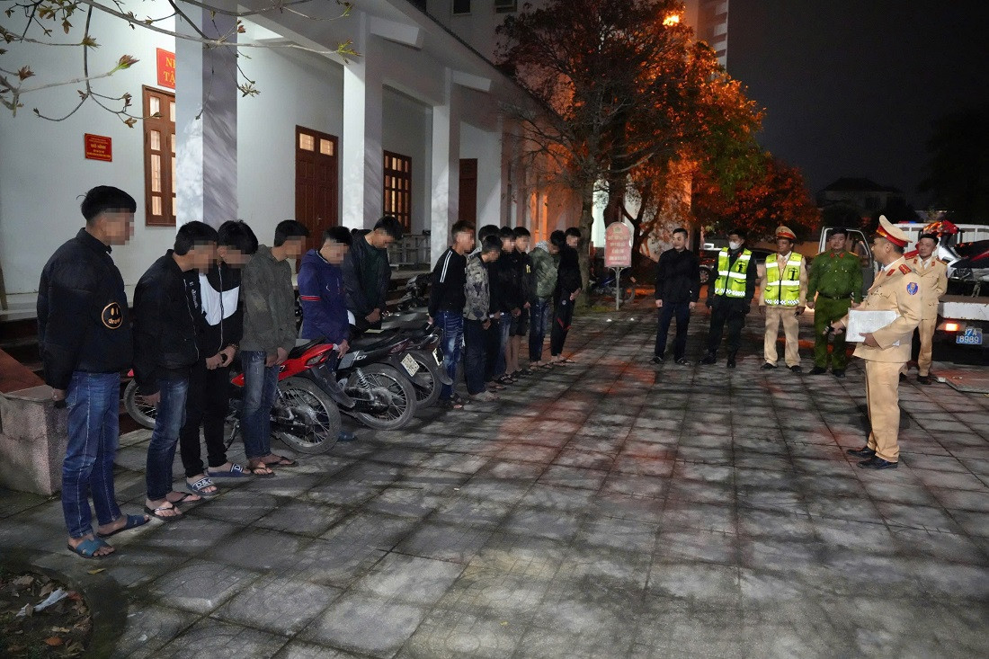 Nhóm thanh niên tụ tập đua xe bị công an phát hiện, ngăn chặn