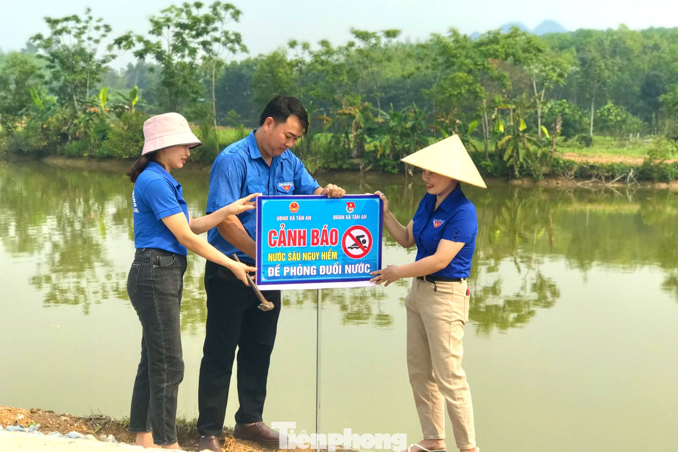 Lắp đặt mới và sửa chữa hệ thống biển cảnh báo ở các khu vực có nguy cơ xảy ra đuối nước.
