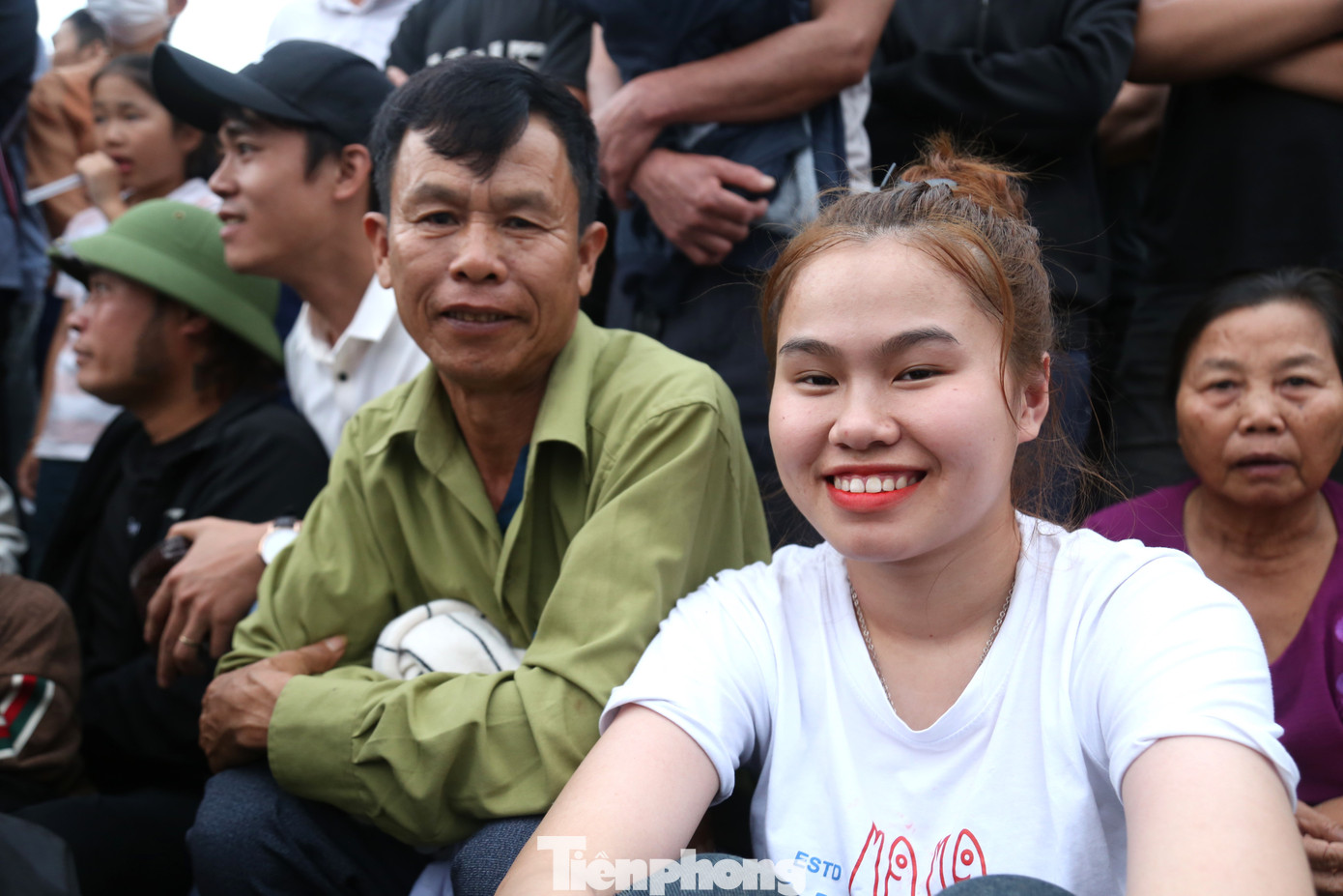 Theo ông Nguyễn Đình Văn (bố Lan Anh) gia đình có đam mê với môn vật cổ truyền của dân tộc. Thấy đấu vật vừa rèn luyện sức khỏe, vừa góp phần cổ vũ phong trào nên ông đã khuyến khích con gái tham gia. Theo ông Nguyễn Đình Văn (bố Lan Anh) gia đình có đam mê với môn vật cổ truyền của dân tộc. Thấy đấu vật vừa rèn luyện sức khỏe, vừa góp phần cổ vũ phong trào nên ông đã khuyến khích con gái tham gia.