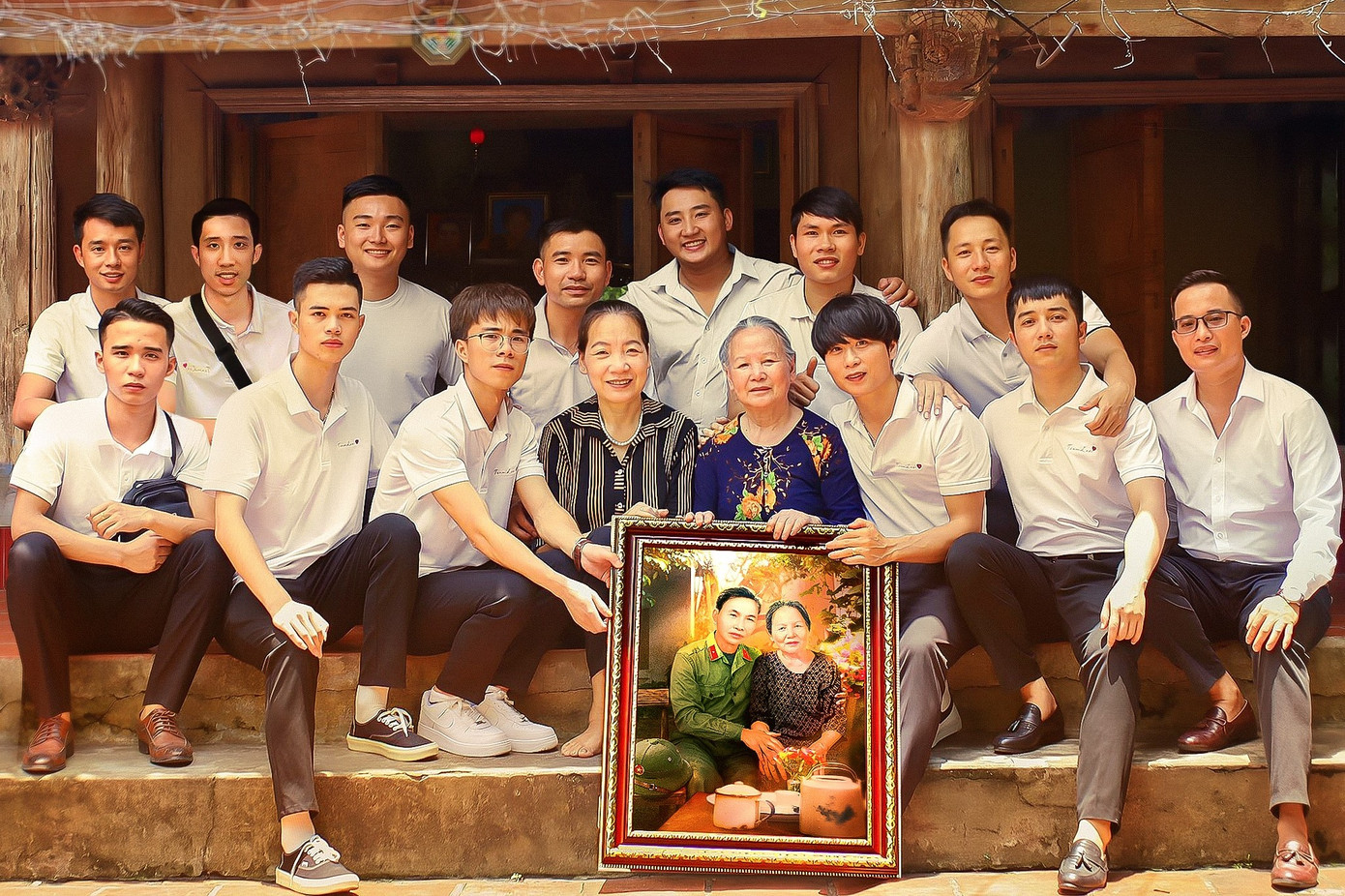 Anh Trung cho hay, hiện nay số lượng tin nhắn nhờ phục chế ảnh liệt sĩ mà nhóm nhận được mỗi ngày rất nhiều, nhưng do nhân lực có hạn nên vẫn chưa thể đáp ứng được hết. Vì thế, anh hy vọng những người làm nghề ảnh trên cả nước cùng bắt tay vào tham gia, chia sẻ với nhóm, một công việc tuy nhỏ nhưng ý nghĩa.