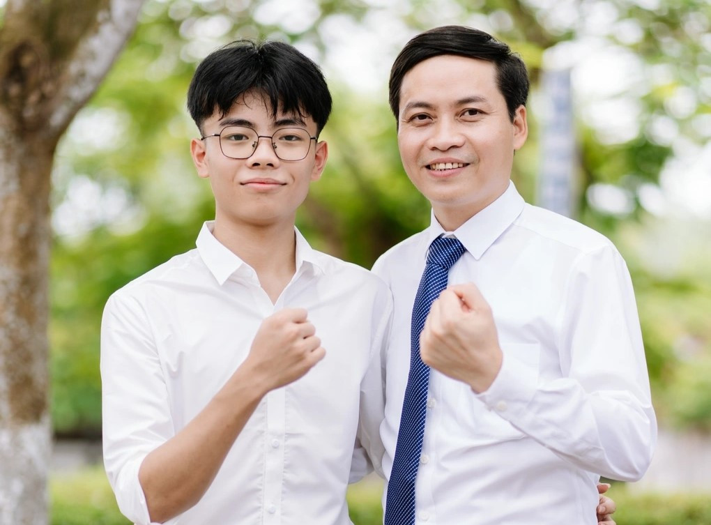 Phi Anh là con nhà nông, không có điều kiện đi học thêm. Phi Anh là con nhà nông, không có điều kiện đi học thêm.