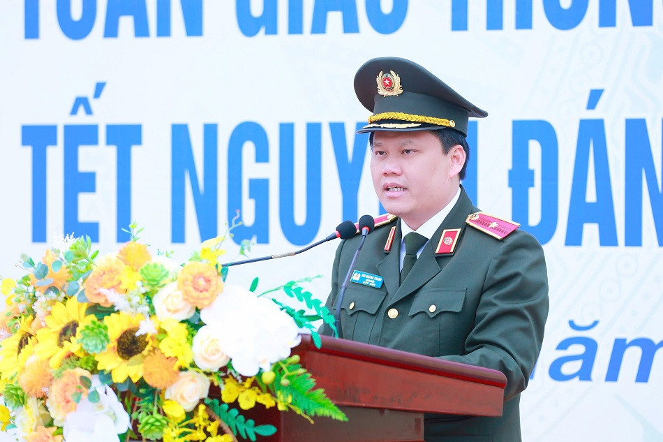 Thiếu tướng Bùi Quang Thanh, Giám đốc Công an tỉnh Nghệ An phát biểu tại lễ ra quân