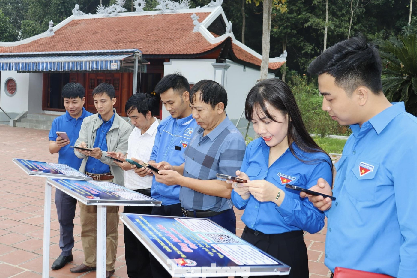 Công trình chứa đầy đủ thông tin về lịch sử, hình ảnh về đền Quả Sơn.