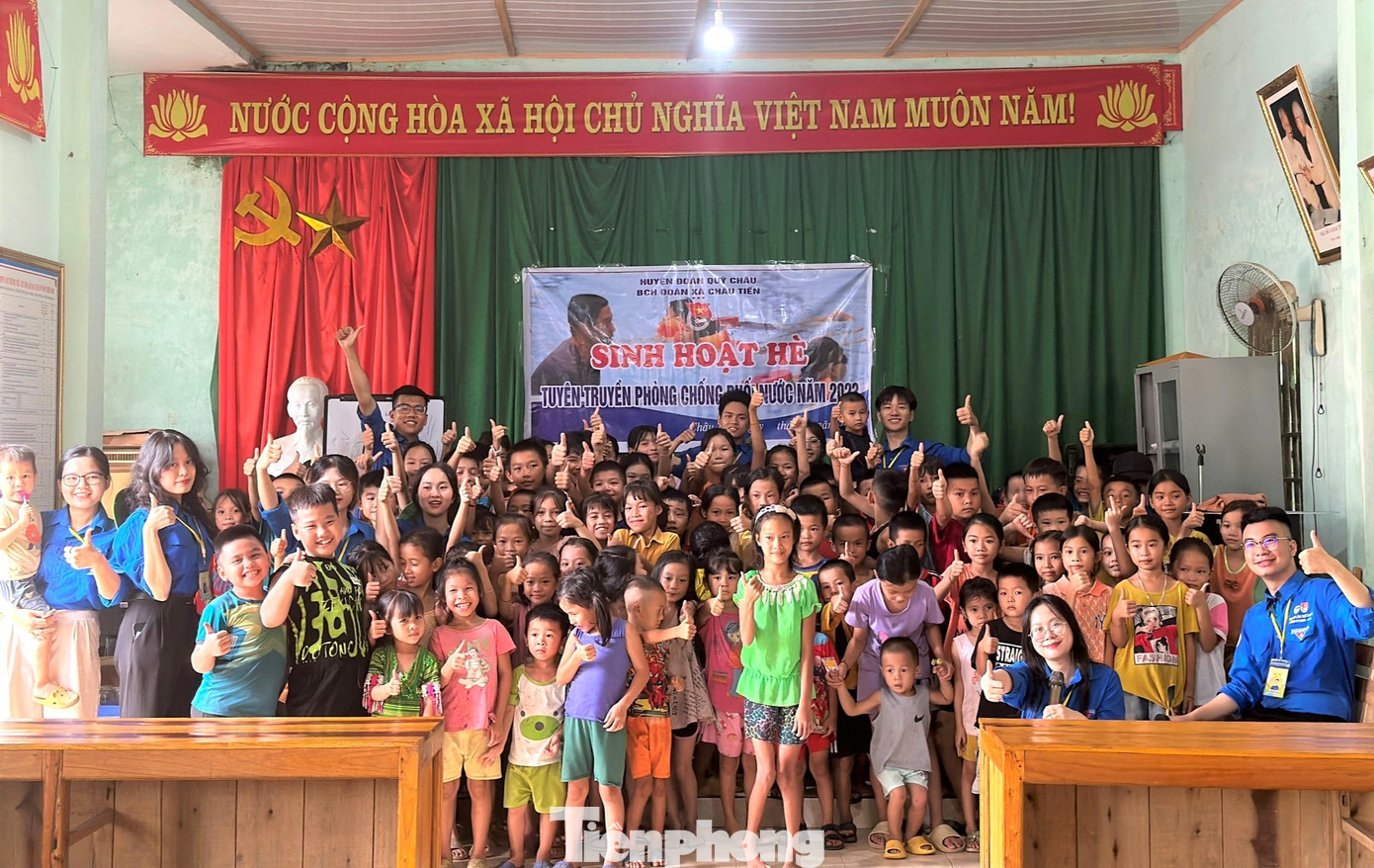 Bạn Nguyễn Quốc Huy - Phó Bí thư Liên Chi đoàn khoa Du lịch và Khách sạn Trường Đại học Kinh tế quốc dân Hà Nội cho biết: “Đây không phải lần đầu tiên tôi cũng như các thành viên Liên chi đoàn về một huyện miền núi làm tình nguyện nhưng là lần đầu đến với mảnh đất Nghệ An. Tại đây, chúng tôi đã thực hiện nhiều công trình hỗ trợ xúc tiến quảng bá du lịch cộng đồng. Bà con rất nhiệt tình, các em nhỏ rất đáng yêu. Thật may mắn vì tuổi trẻ của tôi đã có những ngày đáng quý như thế, để tôi trưởng thành và học cách yêu thương nhiều hơn”.