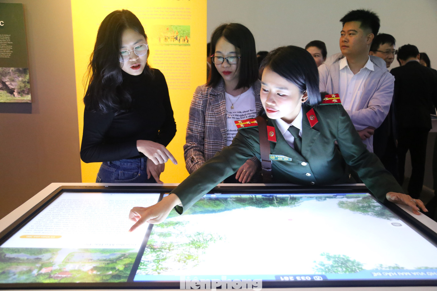 “Không gian trải nghiệm số” gồm nhiều phần trưng bày thực tế như không gian trưng bày, nội dung thuyết minh được số hóa và truyền tải thông tin qua nhiều phương thức ứng dụng công nghệ như trưng bày ảo, tham quan tương tác 3D, thuyết minh tự động, tham quan qua kính thực tế ảo…