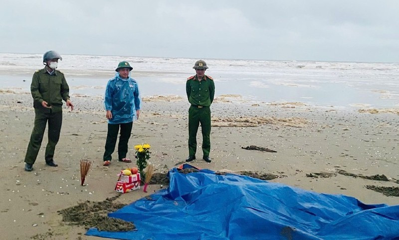 Thi thể ngư dân được phát hiện ở bờ biển huyện Nghi Xuân (Hà Tĩnh)