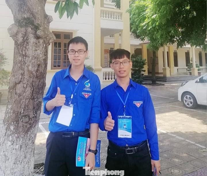 Moong Văn Bún cùng Quán quân Đường lên đỉnh Olympia năm 2019 Trần Thế Trung