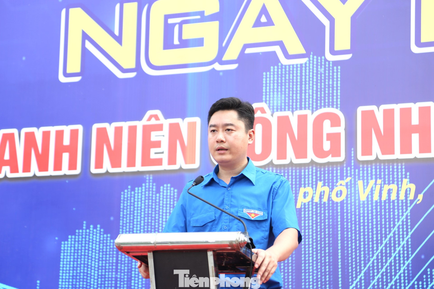 Anh Lê Văn Lương, Ủy viên Ban thường vụ Trung ương Đoàn, Bí thư Tỉnh Đoàn Nghệ An phát biểu tại chương trình.