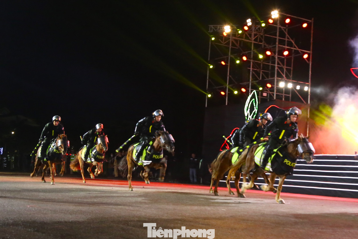 Chương trình biểu diễn của Đoàn Cảnh sát cơ động Kỵ binh thuộc Bộ Tư lệnh Cảnh sát cơ động, Bộ Công an nằm trong chương trình nghệ thuật “Sáng mãi lời dạy của Bác” nhân kỷ niệm 76 năm Công an nhân dân học tập, thực hiện Sáu điều Bác Hồ dạy (11/3/1948 - 11/3/2024) và Công an tỉnh Nghệ An đón nhận danh hiệu Anh hùng Lực lượng vũ trang nhân dân.