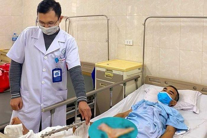 Sau phẫu thuật, các ngón chân, bàn chân của ông V. đã có thể cử động nhẹ.