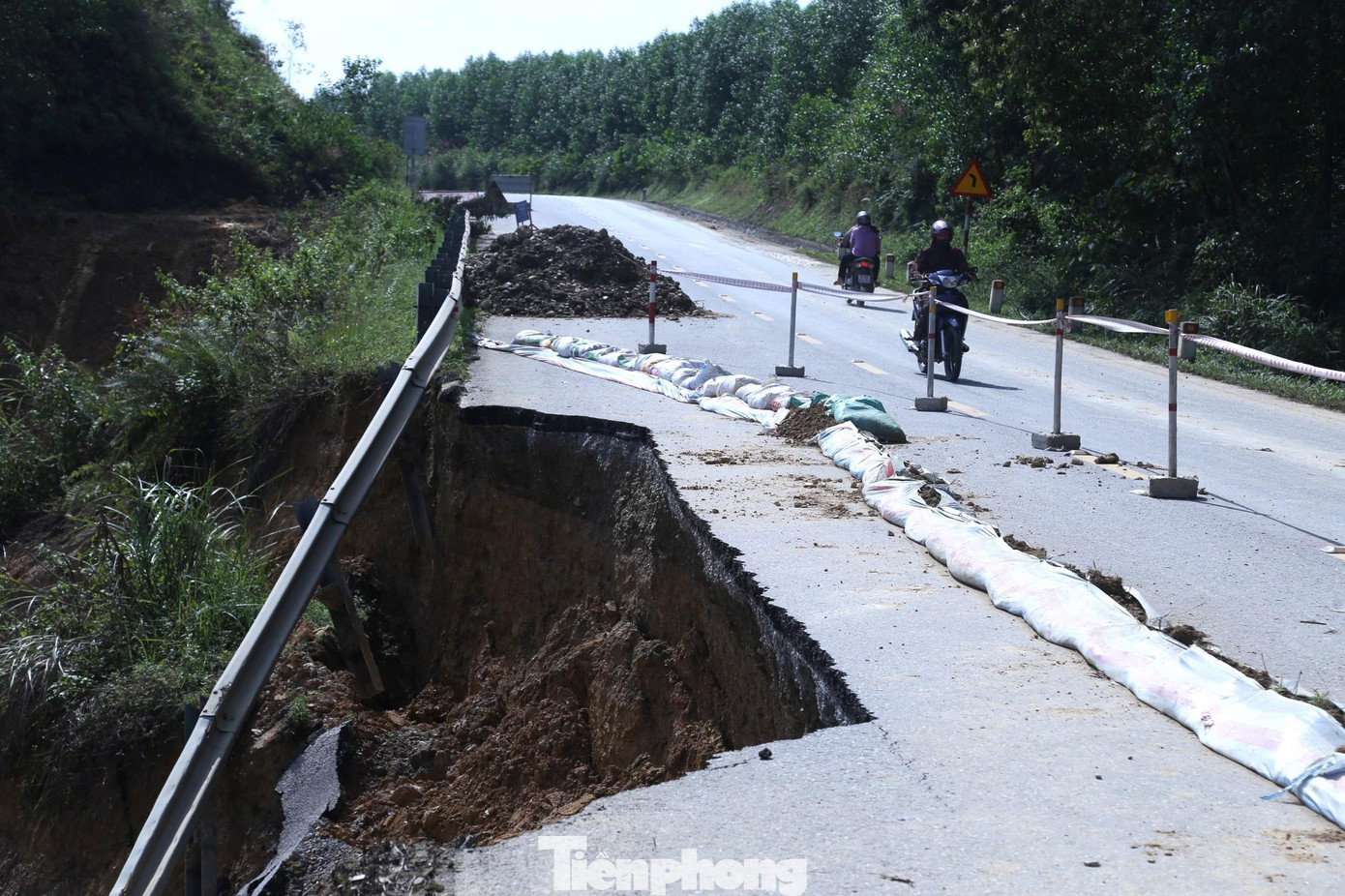 Nguy cơ mất an toàn giao thông đoạn qua khu vực này.