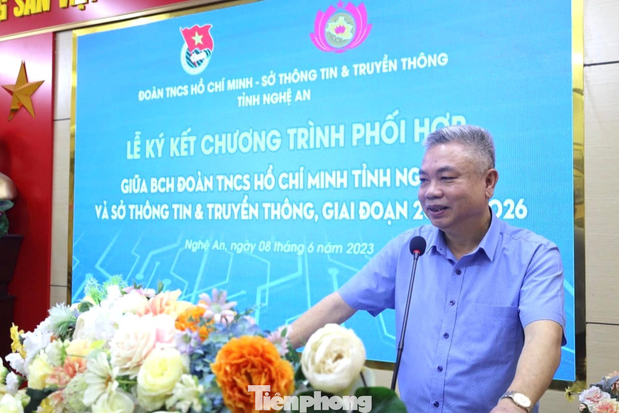 Ông Lê Bá Hùng – Uỷ viên BCH Đảng bộ tỉnh, Giám đốc Sở Thông tin và Truyền thông Nghệ An phát biểu