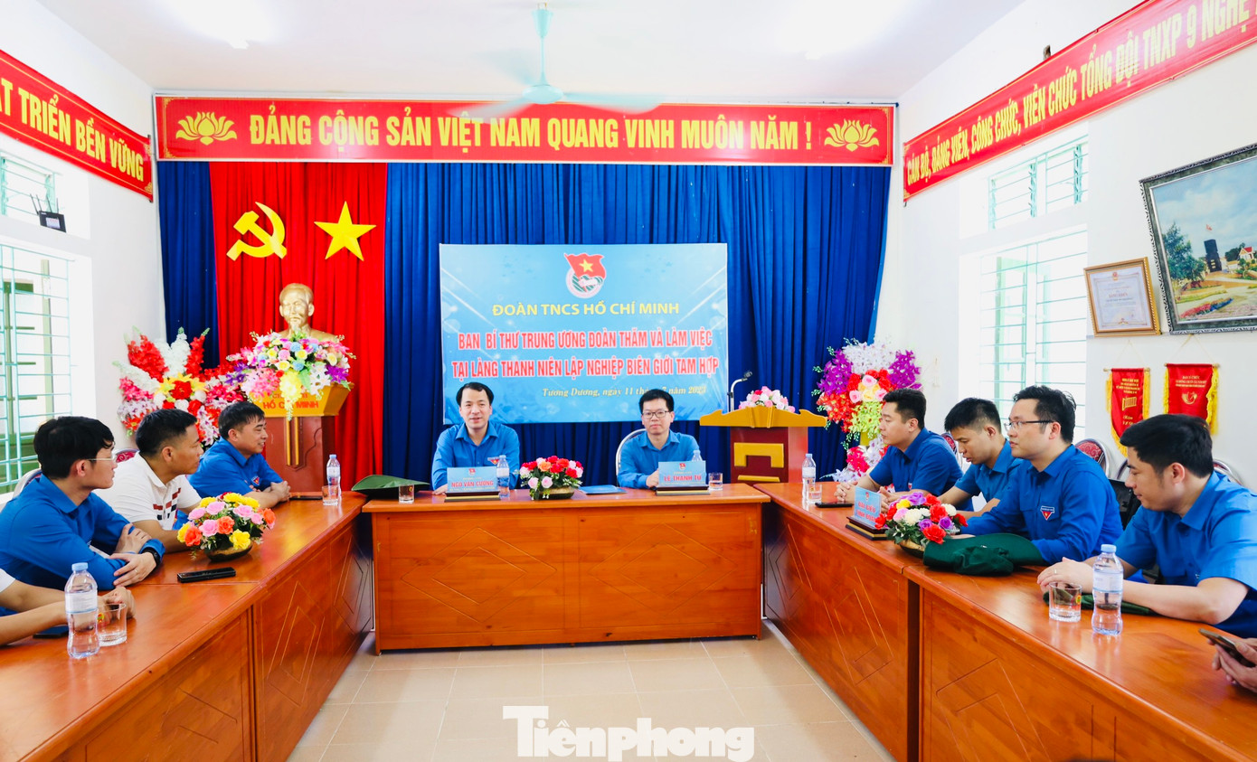 Làm việc với Tổng đội Thanh niên xung phong (TNXP) 9, thay mặt Ban Bí thư T.Ư Đoàn, anh Ngô Văn Cương mong muốn tập thể lãnh đạo, cán bộ, đội viên Tổng đội tiếp tục phát huy truyền thống anh hùng của lực lượng TNXP; đoàn kết, gắn bó, thi đua sản xuất, thực hiện tốt nhiệm vụ chính trị, an ninh, phát triển kinh tế trên địa bàn; khẳng định hiệu quả của một trong những mô hình Làng thanh niên lập nghiệp hiệu quả của cả nước.