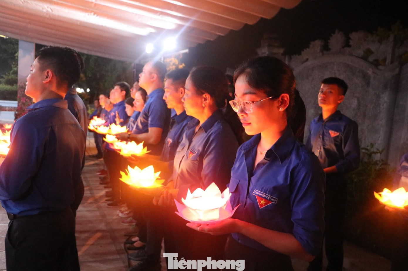 Mỗi ngọn nến được thắp lên là một lời tri ân đối với các anh hùng liệt sỹ