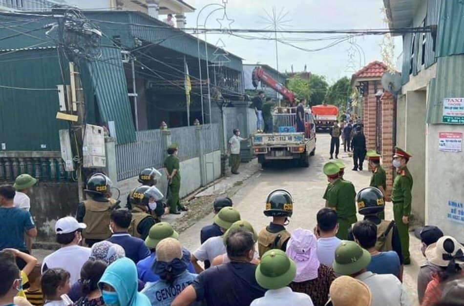 Hàng chục cảnh sát được điều động để bắt hai cơ sở nuôi nhốt hổ Hàng chục cảnh sát được điều động để bắt hai cơ sở nuôi nhốt hổ