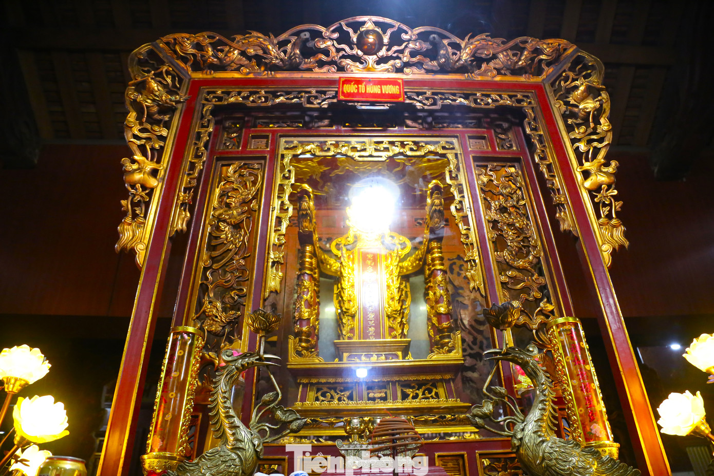 Hàng năm, tại đền diễn ra nhiều kỳ lễ trọng, lớn nhất là lễ giỗ mẫu Liễu Hạnh ngày 3/3 và lễ giỗ tổ Hùng Vương 10/3 Âm lịch. Hàng năm, tại đền diễn ra nhiều kỳ lễ trọng, lớn nhất là lễ giỗ mẫu Liễu Hạnh ngày 3/3 và lễ giỗ tổ Hùng Vương 10/3 Âm lịch.