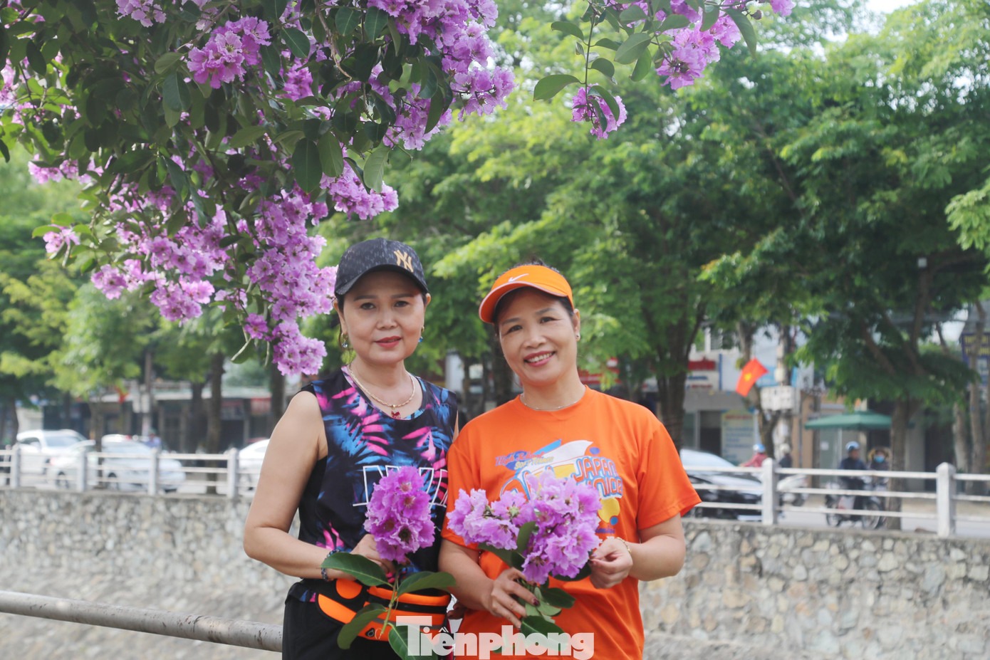 Màu tím nhẹ nhàng và đằm thắm, đầy quyến rũ mang nét duyên thầm khiến nhiều người nao lòng.