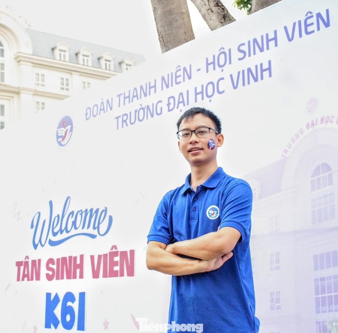 Bún tốt nghiệp ngành Chính trị học, Viện KHXH&amp;NV, trường Đại học Vinh với tấm bằng xuất sắc