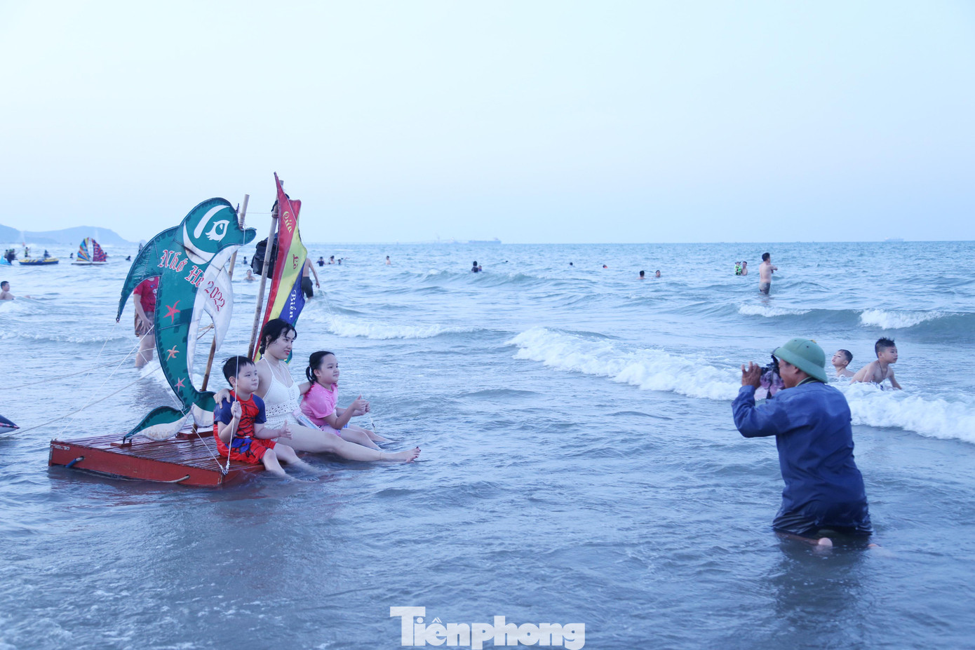 Thợ chụp ảnh làm không hết việc.