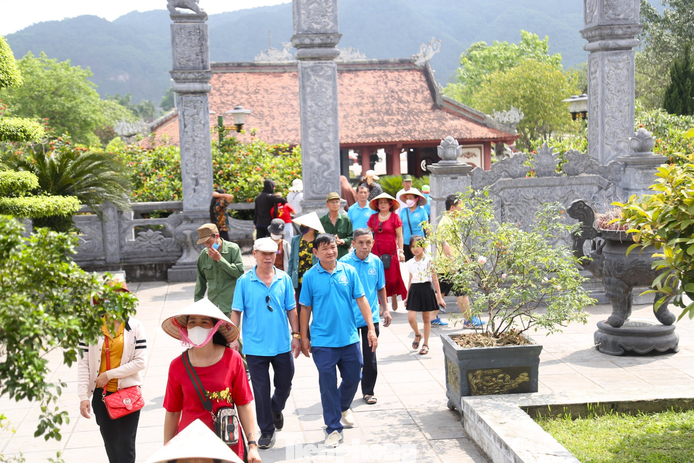 Dịp nghỉ lễ 30/4 và 1/5 năm nay, Khu di tích lịch sử quốc gia Truông Bồn là điểm đến của đông đảo du khách trong và ngoài tỉnh. Ông Phan Trọng Lộc, Giám đốc Khu di tích lịch sử quốc gia Truông Bồn cho biết trong dịp nghỉ lễ, có khoảng 13.000 du khách đã về thăm Truông Bồn. Riêng trong ngày Giải phóng miền Nam, thống nhất đất nước (30/4), khu di tích đã đón và phục vụ hơn 5.000 du khách.