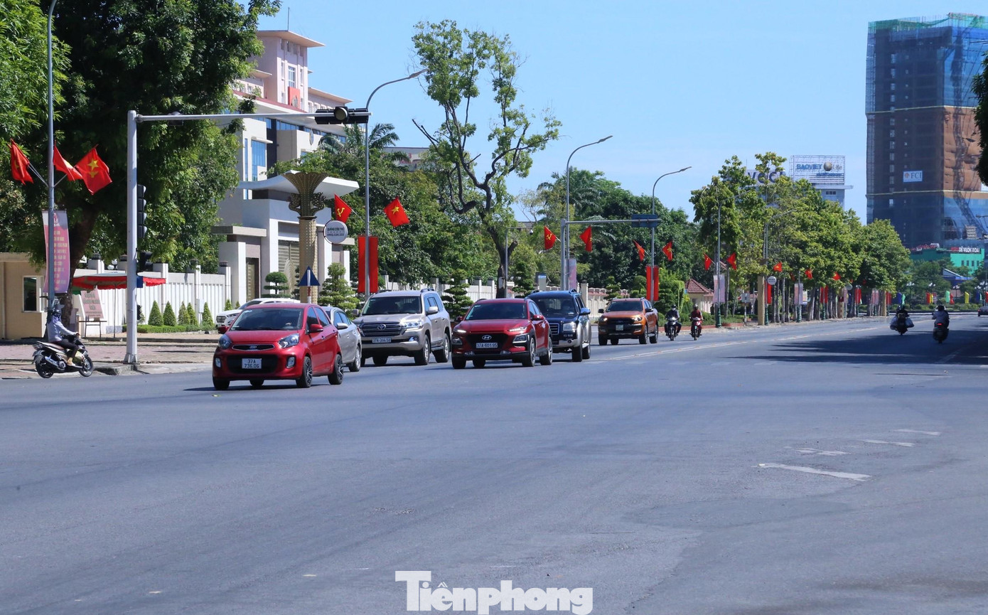 Nhiều người dân thành phố Vinh vẫn ra đường "không cần thiết"