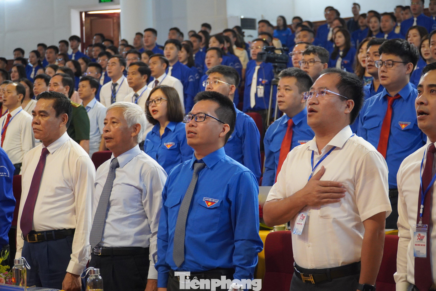 Nghi thức chào cờ và hát Quốc ca