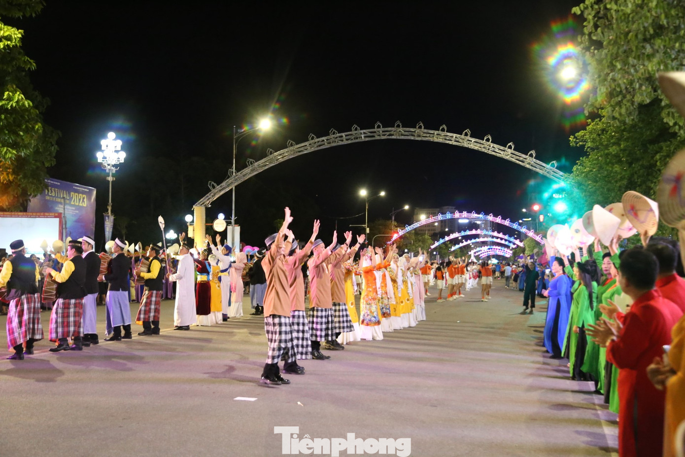 Tối 5/8, Cục Văn hóa cơ sở, Bộ Văn hóa, Thể thao và Du lịch phối hợp với Sở Văn hóa Thể thao Nghệ An tổ chức Lễ hội đường phố Lung linh miền di sản.