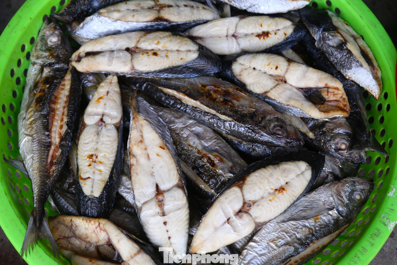 Cá nướng Diễn Vạn được bán ở khắp các huyện trong tỉnh, ngoài ra còn được dùng làm quà gửi đi Hà Nội, Tây Nguyên…