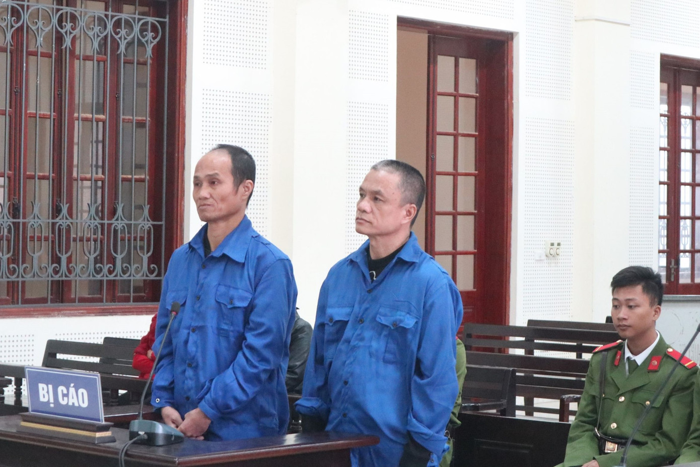 Hai bị cáo Nguyễn Gia Thắng và Hoàng Mai Hiền tại tòa.