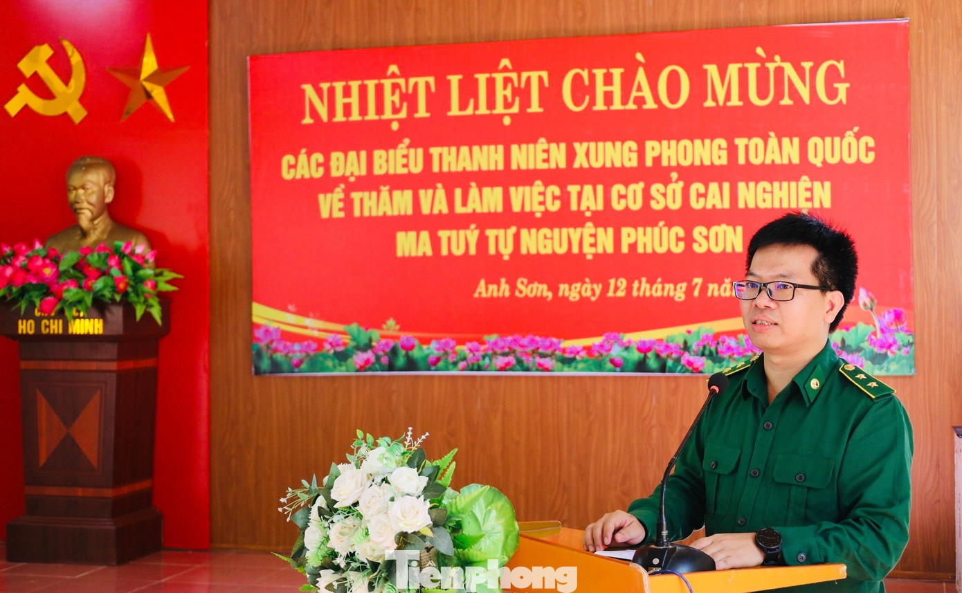 Anh Lê Thanh Tú, Ủy viên Ban Thường vụ, Trưởng Ban Thanh niên xung phong T.Ư Đoàn phát biểu tại buổi làm việc