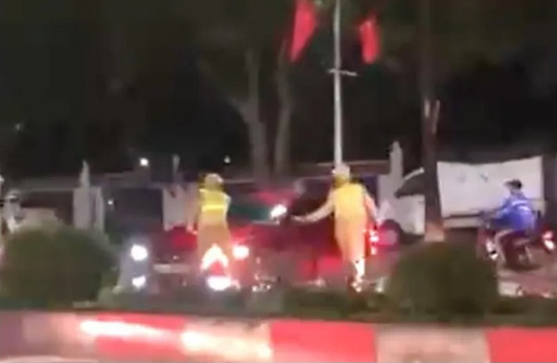 Hình ảnh tài xế ô tô quay đầu xe đi ngược chiều để trốn CSGT