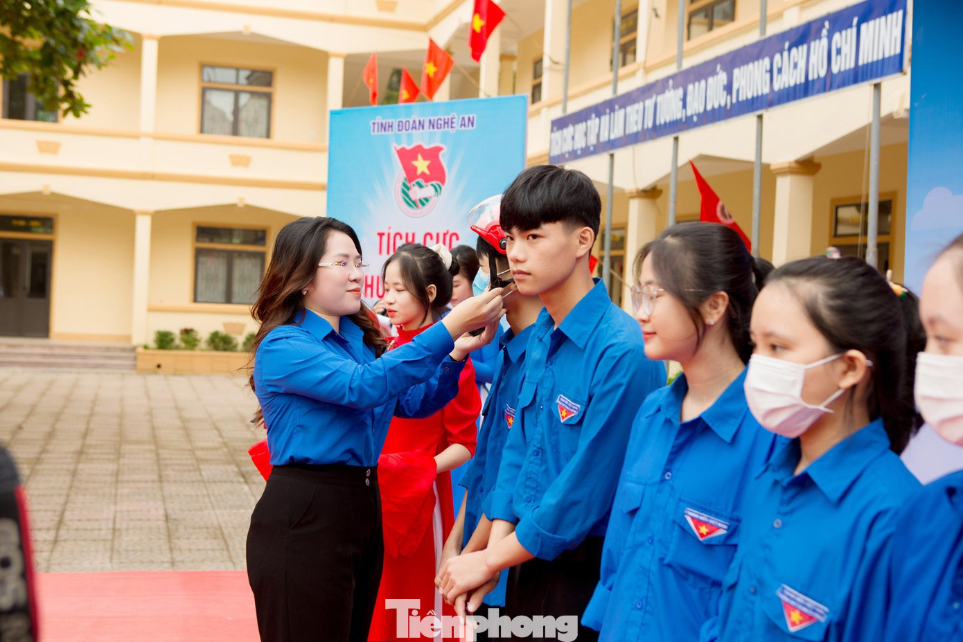 Phát biểu tại ngày hội, chị Nguyễn Thị Phương Thúy, Phó Bí thư Tỉnh Đoàn Nghệ An mong muốn các bạn trẻ hôm nay phải không ngừng nỗ lực học tập, vượt khó vươn lên; xây dựng cho mình một lối sống đẹp, tạo thói quen cư xử có văn hóa, đúng pháp luật; coi việc tự giác tuân thủ pháp luật về bảo đảm trật tự an toàn giao thông như một chuẩn mực đạo đức của thanh niên thời kỳ mới.