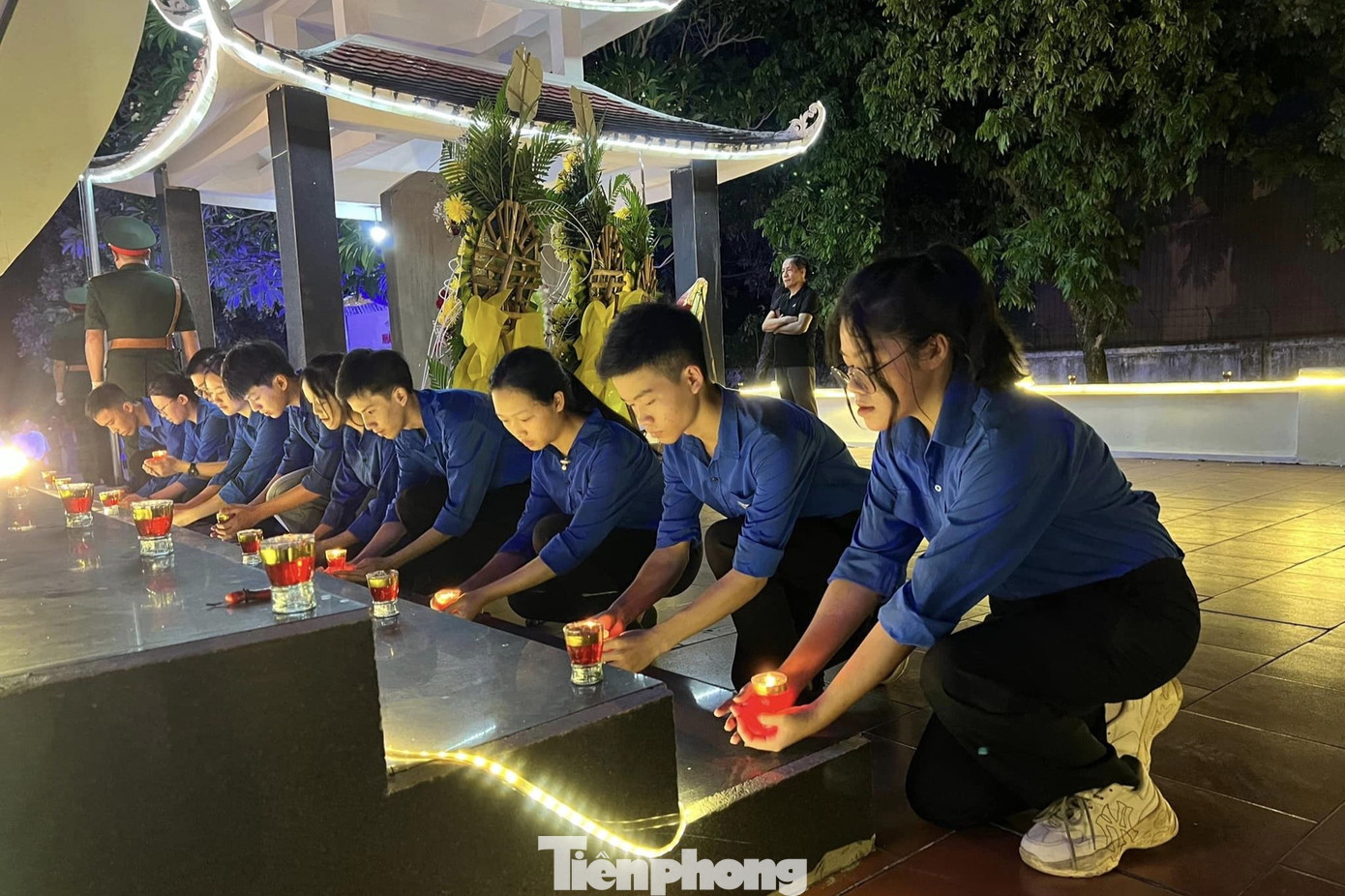 Các cơ sở Đoàn thắp nến tri ân các anh hùng, liệt sĩ.