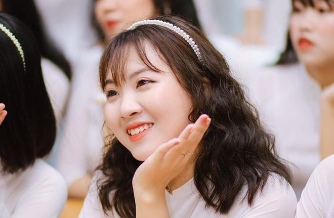 Đinh Thị Kim Ngân, học sinh lớp 12C3 trường THPT Chuyện Phan Bội Châu, Nghệ An là thủ khoa khối C toàn quốc với 29,25 điểm. Đinh Thị Kim Ngân, học sinh lớp 12C3 trường THPT Chuyện Phan Bội Châu, Nghệ An là thủ khoa khối C toàn quốc với 29,25 điểm.