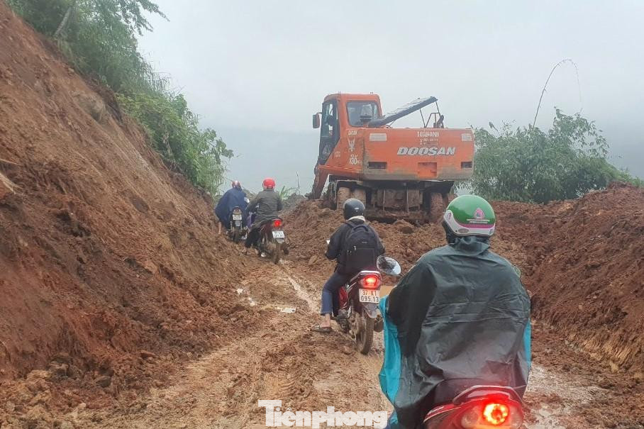Việc tuyến đường được thông xe có ý nghĩa vô cùng quan trọng, hỗ trợ địa phương và đặc biệt là giúp bà con ổn định cuộc sống, thuận lợi cho công tác giao thương, đưa hàng ở các bản làng ở xã khó khăn bậc nhất Nghệ An này.