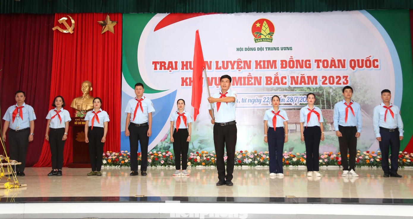 Lễ thành lập Liên đội tạm thời