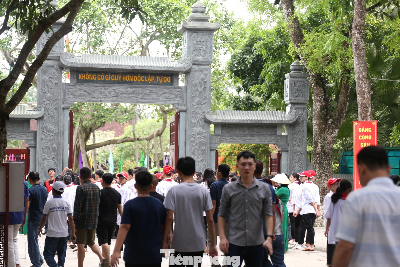 Khu di tích Kim Liên đã huy động 100% quân số, cán bộ, công nhân viên trực, đảm bảo phục vụ khách tham quan tốt nhất.