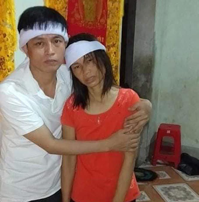 Vợ chồng anh Hải ngã quỵ sau tai nạn thương tâm của 2 con.