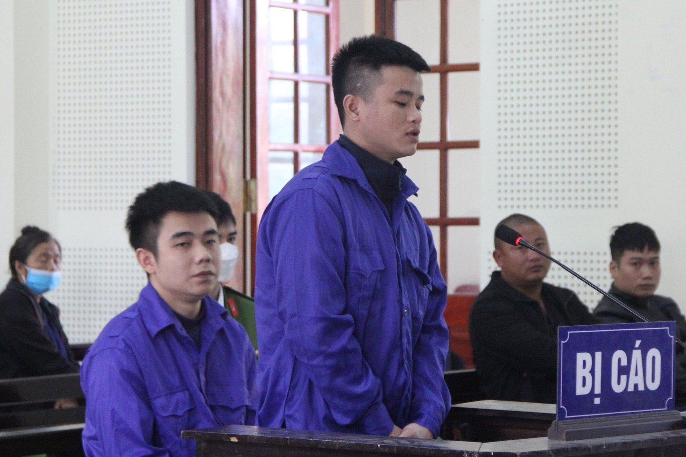 Bị cáo Vũ Văn Thiết và Lê Tiến Tài tại tòa.