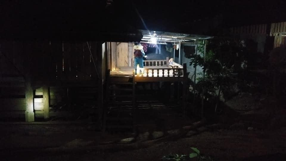 Ngay trong đêm, các cơ quan chức năng đã nhanh chóng điều tra, truy vết, phun tiêu độc, khử trùng và lấy mẫu xét nghiệm cho hàng nghìn người dân. Đồng thời, thiết lập vùng cách ly y tế phòng chống dịch COVID-19 đối với bản La Ngan bắt đầu từ 0h ngày 18/7.