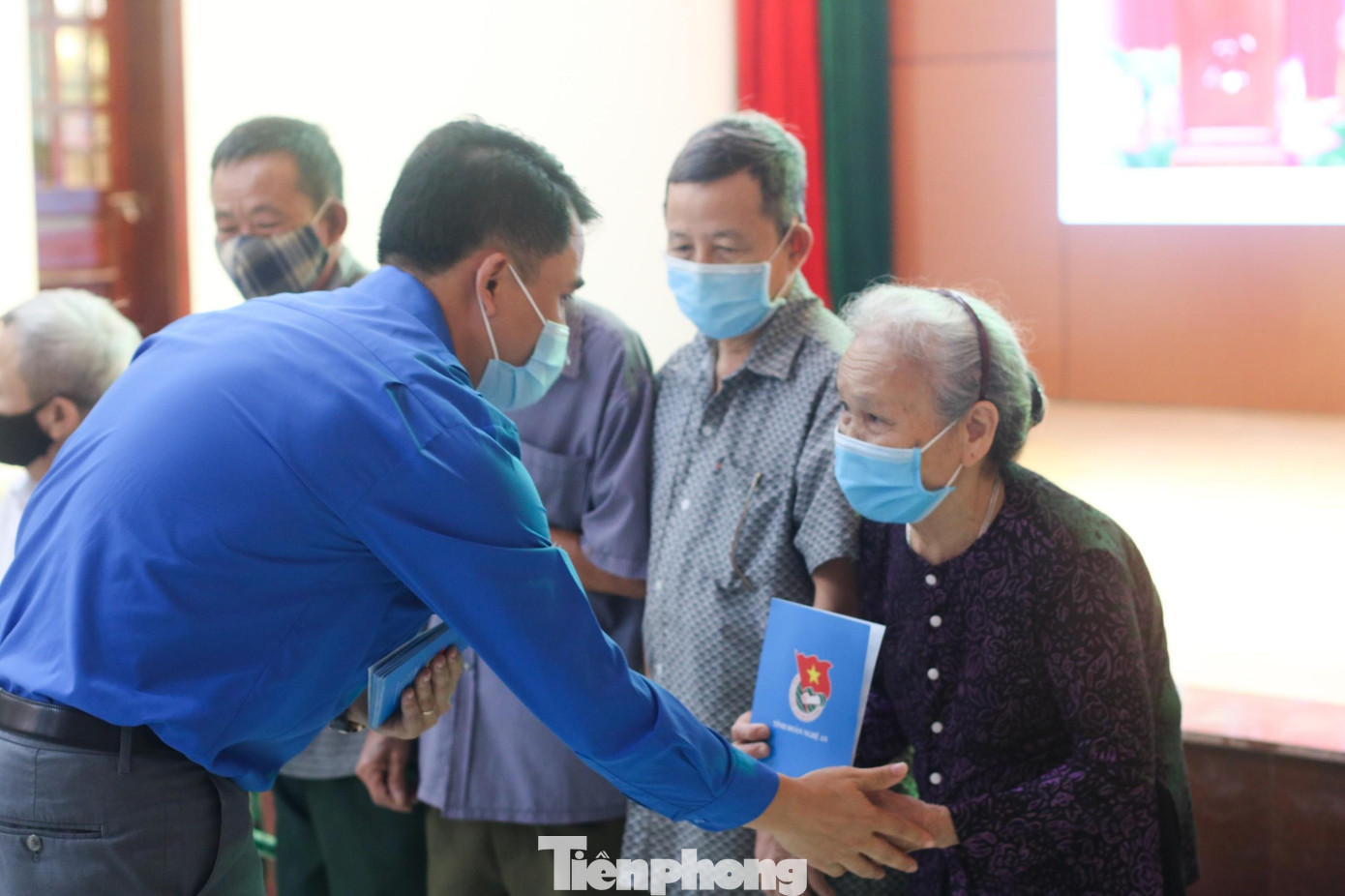 Hầu hết các thương binh đều gặp những vấn đề về tâm lý, thần kinh và bị hạn chế khả năng hoạt động nên các cán bộ phải chăm sóc từng người. Nhiều thương binh đã gắn bó với trung tâm hơn nửa đời người và xem đây như gia đình thứ hai của mình.