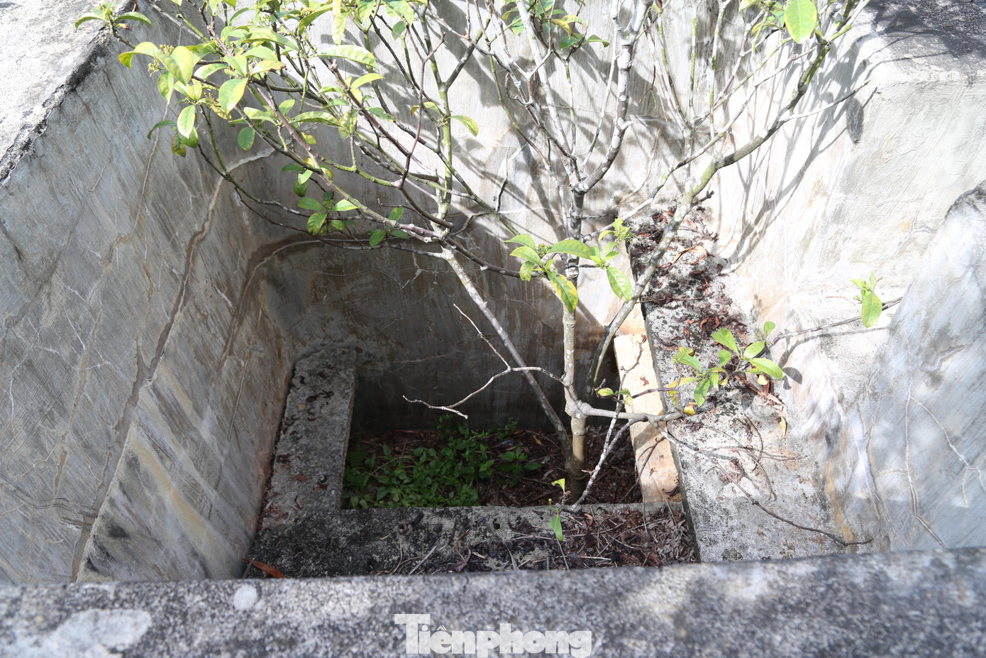 Tại thời điểm xây dựng nhà máy nước, gần 200 hộ dân nơi đây được yêu cầu đóng số tiền 310.000 nghìn đồng/hộ. Tuy nhiên chỉ có 2/3 số hộ dân đồng ý đóng góp. Năm 2009, nguyên Chủ tịch UBND xã Bài Sơn, ông Thái Đình Lợi đã trả lại toàn bộ số tiền cho các hộ dân.