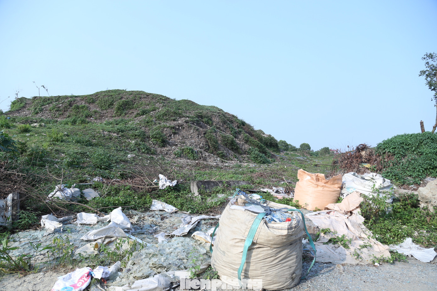 Núi rác khổng lồ ở thành phố Vinh, Nghệ An Núi rác khổng lồ ở thành phố Vinh, Nghệ An