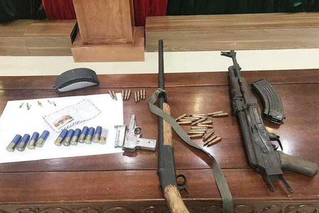 Số vũ khí nóng mà Ngọc luôn thủ sẵn để chống trả lực lượng chức năng.