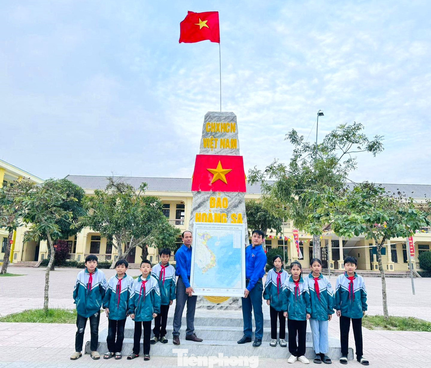 Mỗi tấm bản đồ, mỗi trái tim Việt Nam, hàng triệu trái tim hòa chung nhịp đập tự hào về quê hương đất nước.