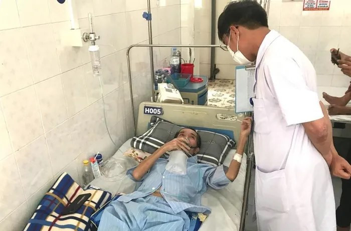 Công nhân của Công ty Châu Tiến phải điều trị bệnh phổi. Công nhân của Công ty Châu Tiến phải điều trị bệnh phổi.