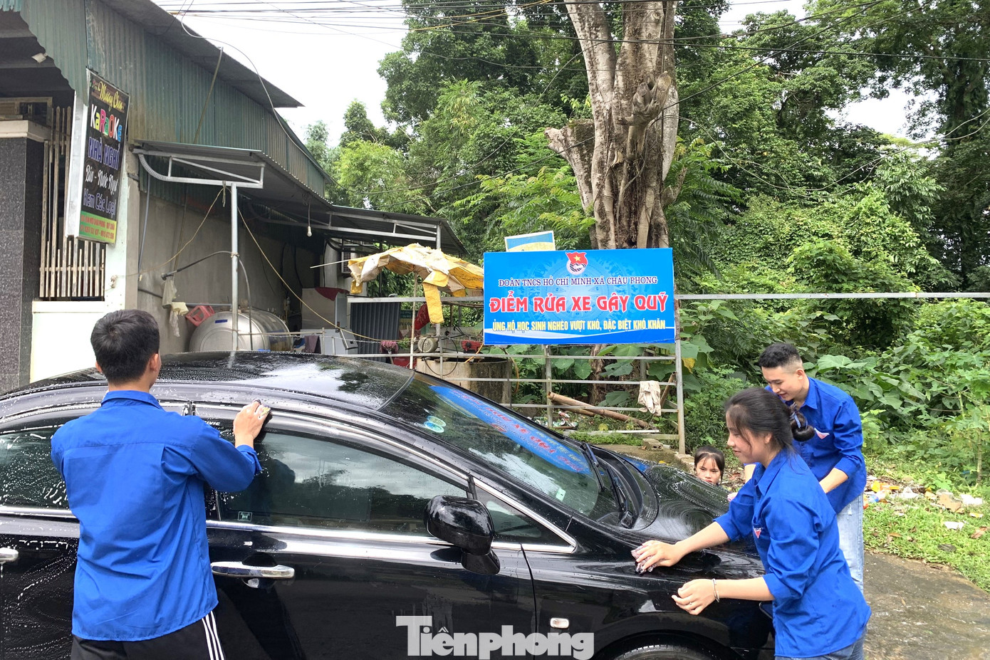 Rửa xe gây quỹ đã trở thành hoạt động thường xuyên của các đoàn viên, thanh niên trên địa bàn huyện Quỳ Châu trước thềm năm học mới.