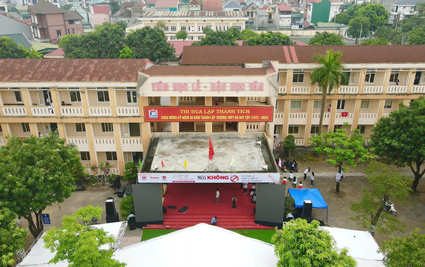 Chương trình có sự tham gia của nhiều chuyên gia tâm lý, các bác sĩ, đại diện Công an tỉnh Nghệ An cùng hơn 1.000 học sinh, thầy cô giáo, phụ huynh trên địa bàn tỉnh Nghệ An. Đặc biệt, chương trình còn có sự tham gia giao lưu của ca sĩ Hà Myo - Gương mặt trẻ Việt Nam tiêu biểu năm 2022.