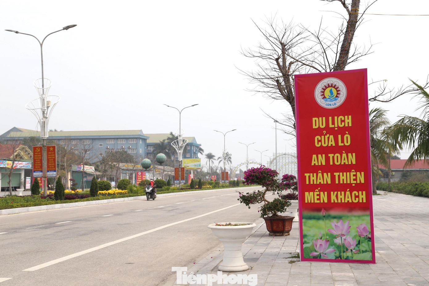 Sau 2 năm phải tạm dừng vì ảnh hưởng dịch bệnh, năm nay, thị xã Cửa Lò (Nghệ An) sẽ tổ chức Lễ hội Du lịch Cửa Lò 2022 với thời gian sớm hơn các năm trước. Theo kế hoạch, Lễ hội Du lịch Cửa Lò sẽ diễn ra từ ngày 9/4, tức ngày 9/3 âm lịch, kéo dài trong một tuần đến lễ hội cầu ngư phường Nghi Hải.