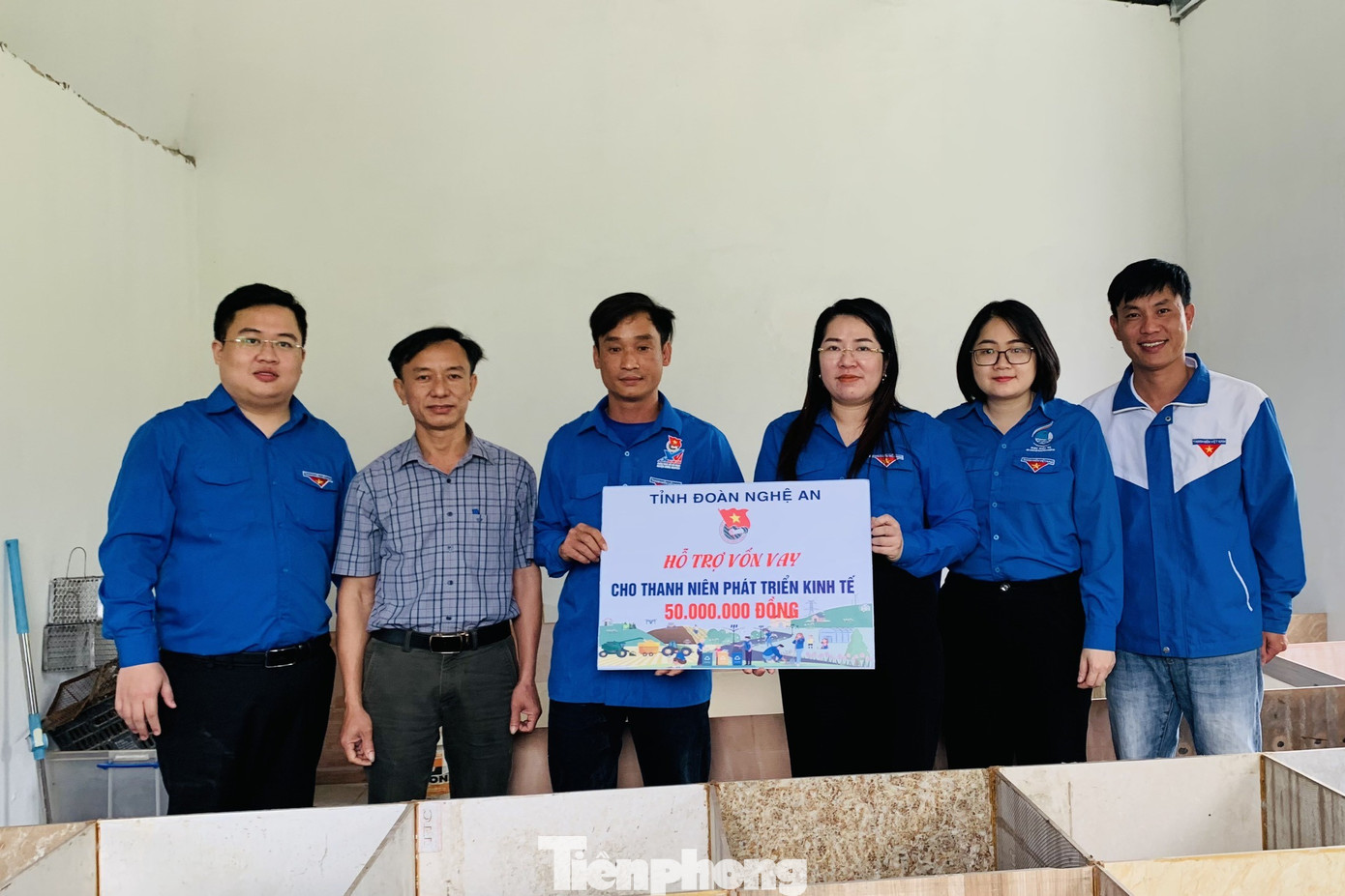 Hỗ trợ 50 triệu đồng từ nguồn quỹ thanh niên lập nghiệp cấp tỉnh cho thanh niên phát triển kinh tế tại xã Hưng Yên Bắc, huyện Hưng Nguyên. Đồng thời, trao tặng sân chơi cho thiếu nhi tại xóm 8, xã Hưng Yên Nam, huyện Hưng Nguyên.